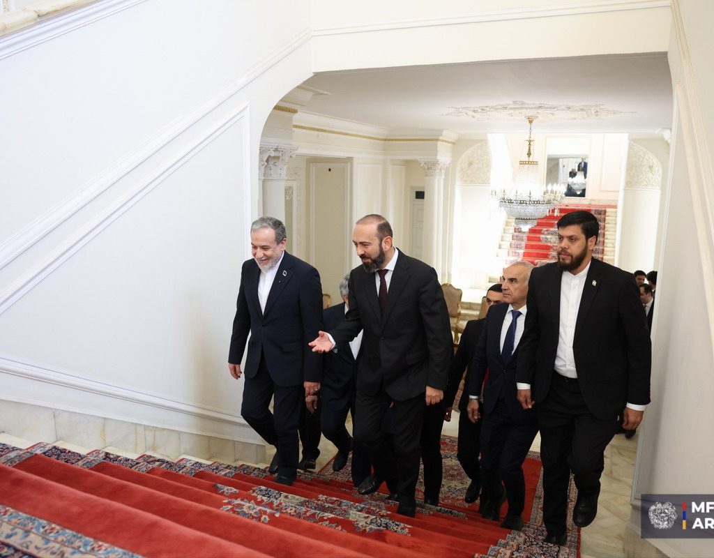 Cancilleres de Armenia e Irán consolidan su alianza estratégica e infraestructuras de transporte en Teherán