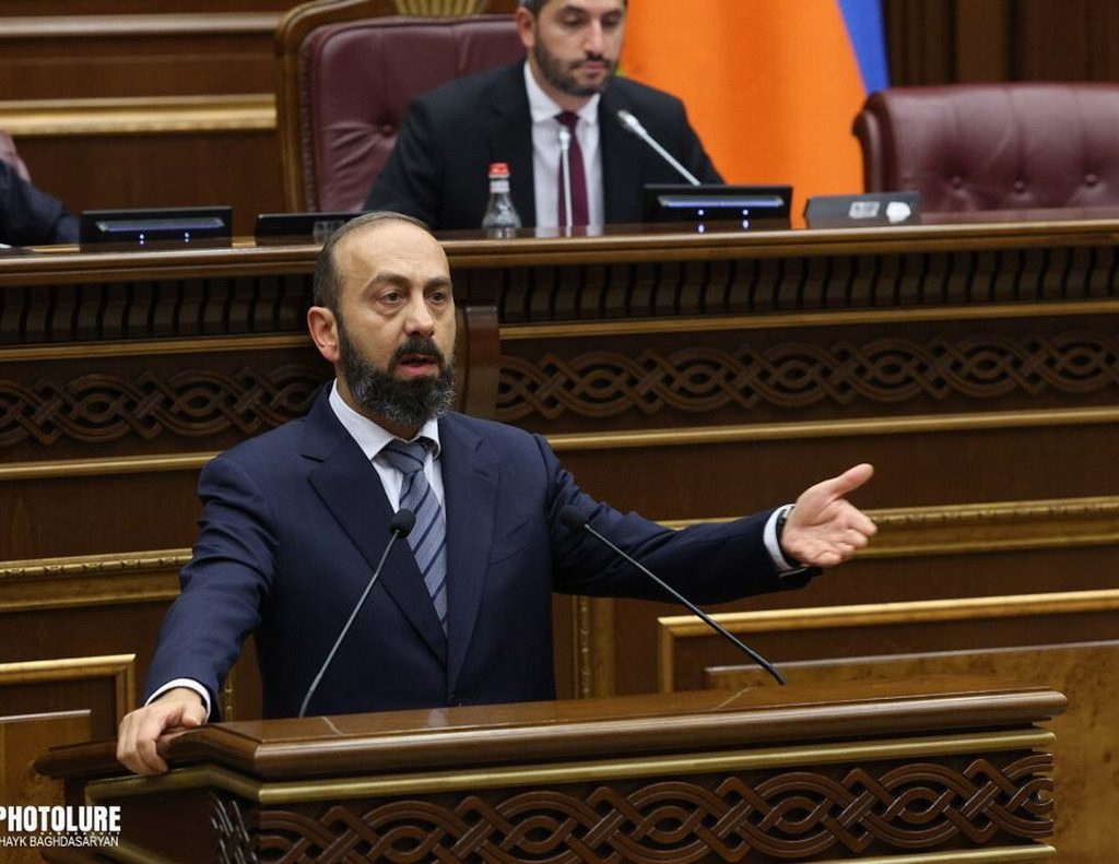 Ararat Mirzoyan defiende en el Parlamento la reciprocidad ferroviaria, los controles del TRIPP y la compatibilidad con la UEEA