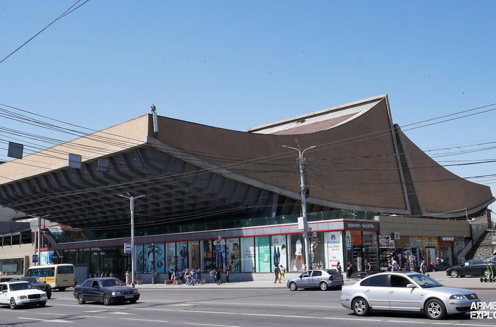 La Fiscalía de Armenia exige la confiscación del cine Ayrarat y otras propiedades