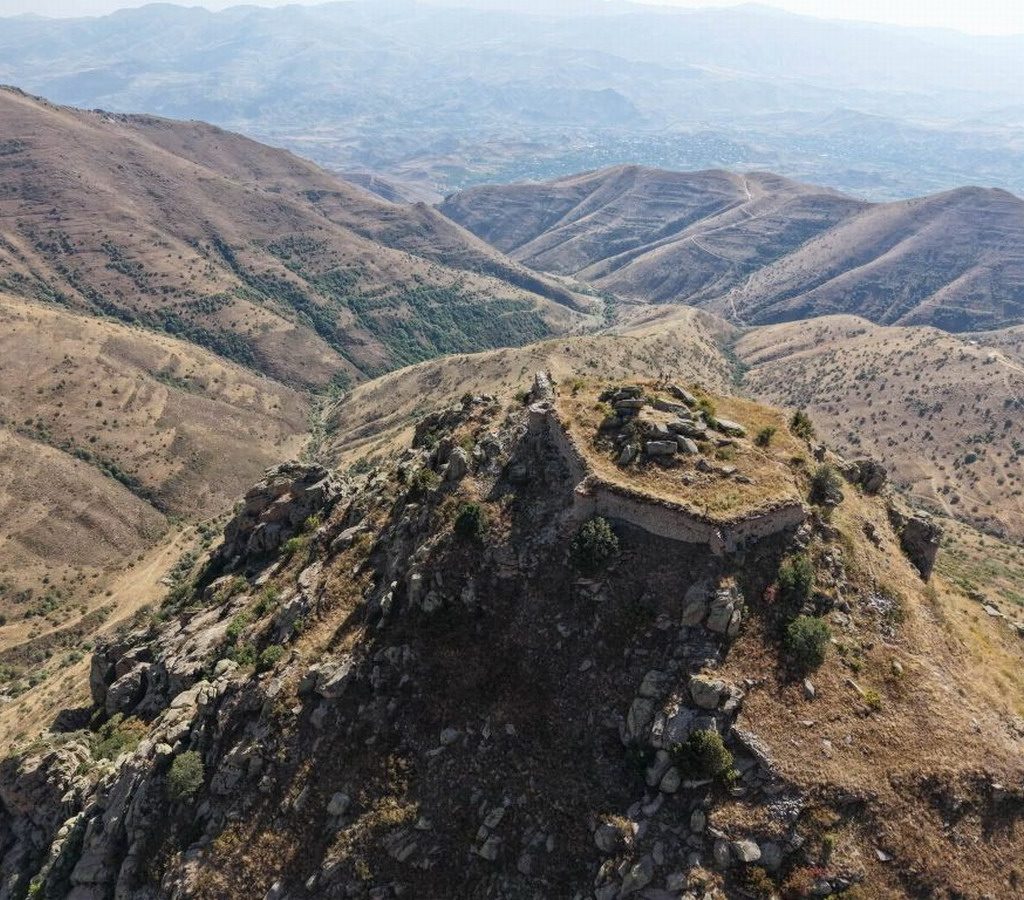 Inician las excavaciones arqueológicas y el plan de restauración en la fortaleza medieval de Proshaberd