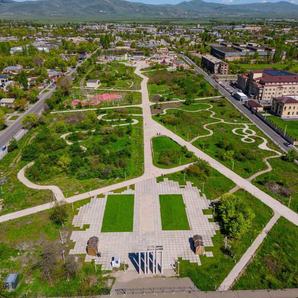 La Fundación Aznavour asumirá el desarrollo y la restauración del Parque de la Amistad en Gyumri