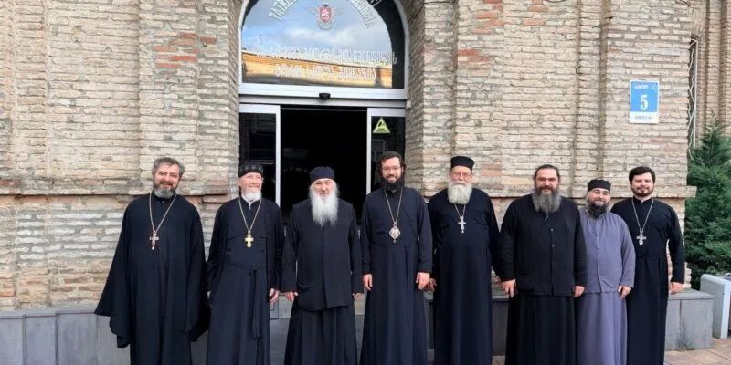 El alineamiento de la Iglesia Ortodoxa Rusa con Azerbaiyán y su silencio en Georgia desatan severas críticas en el Cáucaso