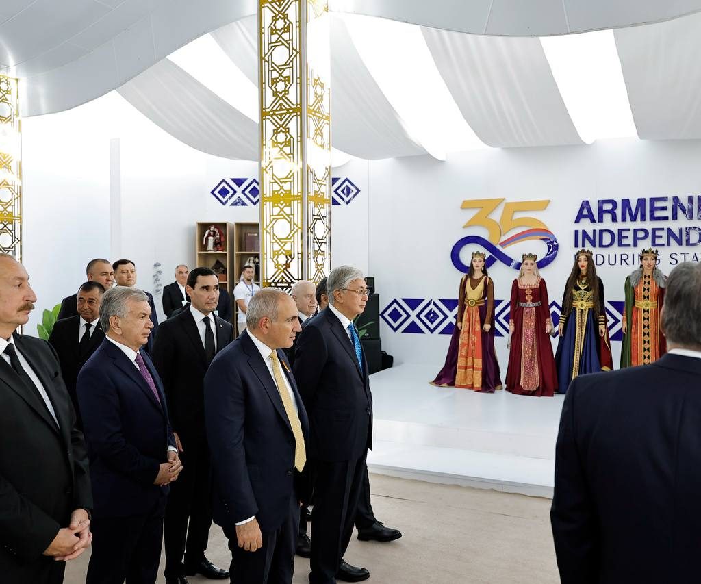 Nikol Pashinyan recorre el festival cultural de la CEI en Turkmenistán