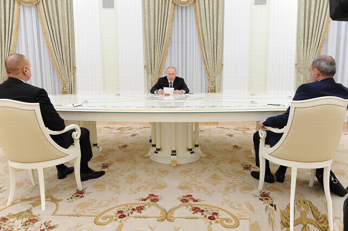 Rusia busca reactivar el acuerdo trilateral de 2020 entre Armenia y Azerbaiyán y obligar a Ereván a poner a rusos en el control fronterizo