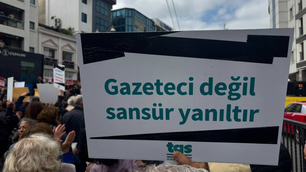 Journalists take to the streets: freedom for the news