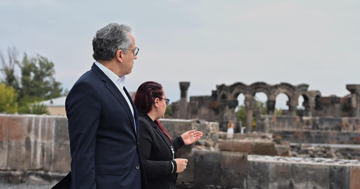 UNESCO chief visits Armenia's Zvartnots Cathedral