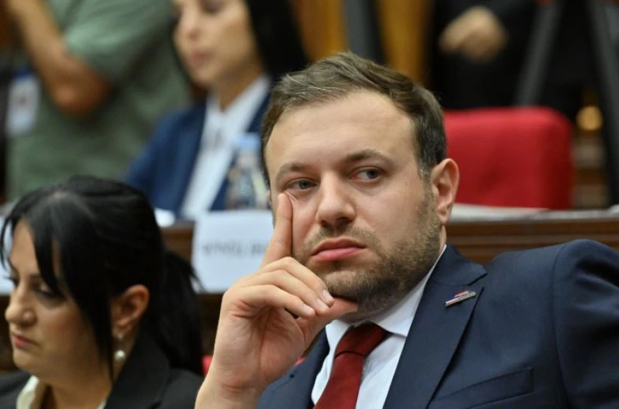 Правителството постепенно отстъпва националните интереси на Армения