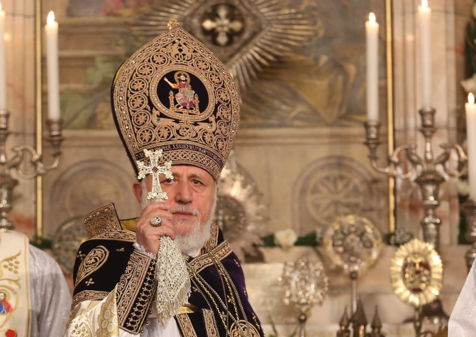 Още не са публикувани решения по делата на трима духовници
