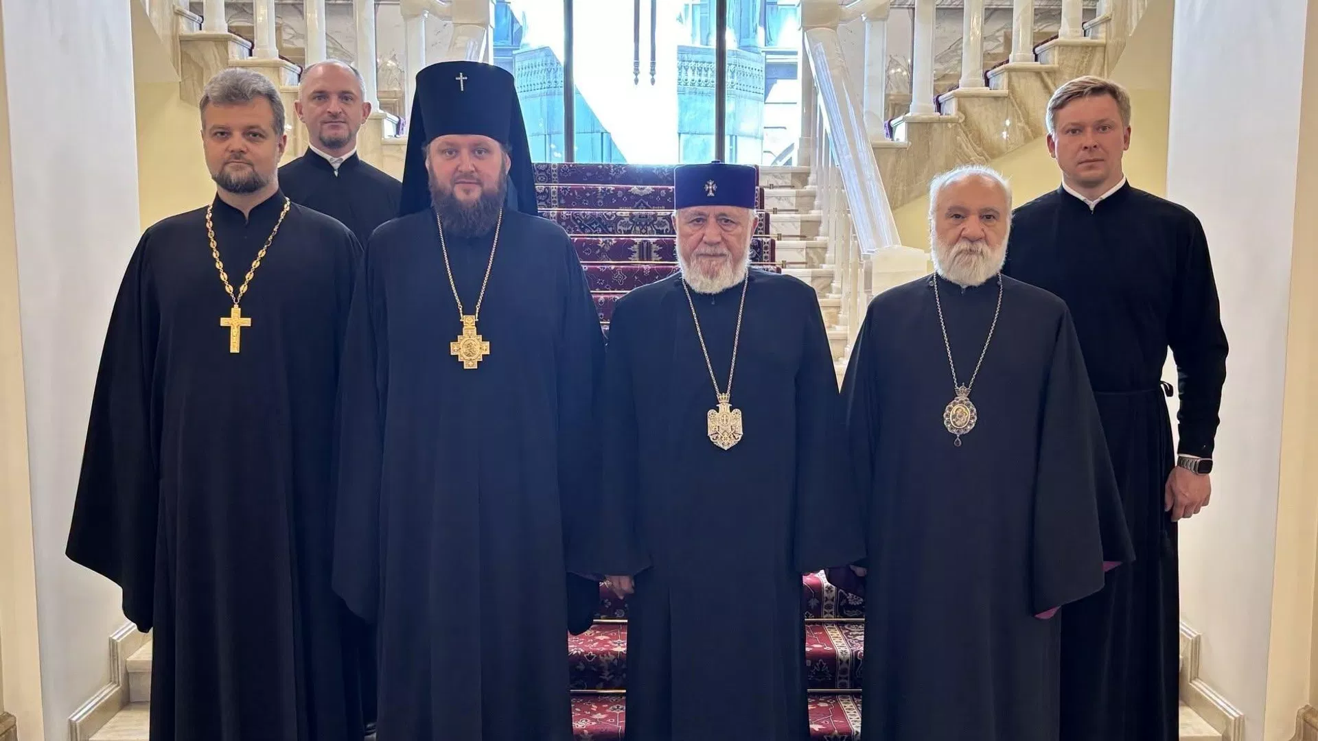 Обсъдиха отношенията между Арменската и Руската църква.