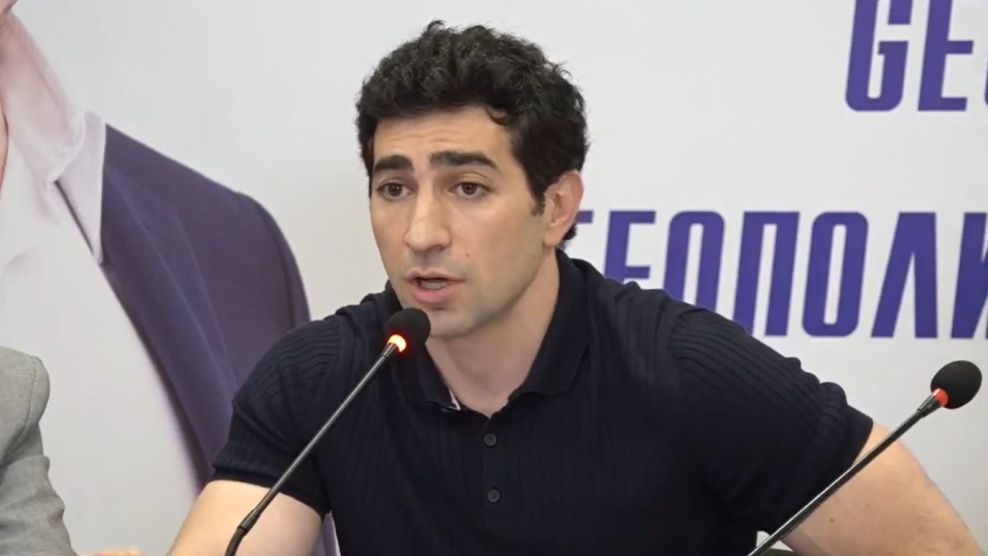 Съдебната система работи по указания на един неуравновесен човек