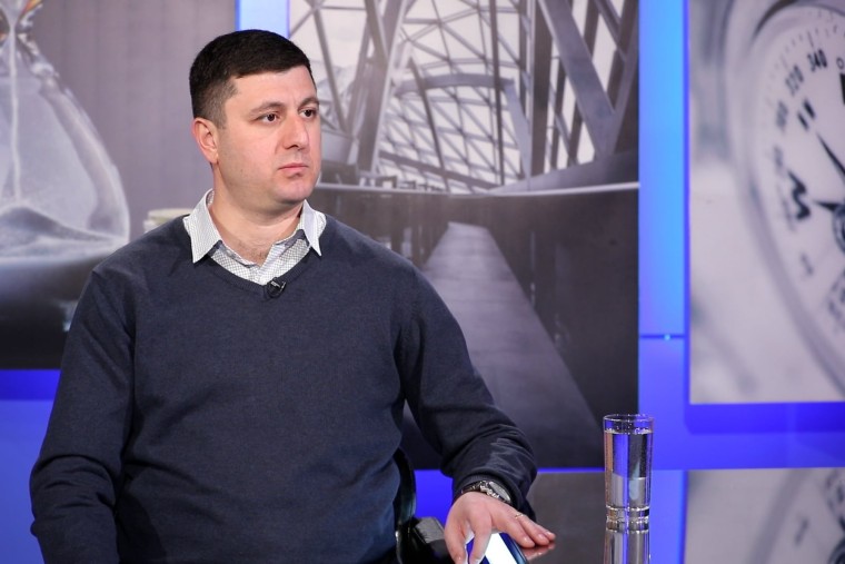 Правителството е заето с въвеждането на антинационални ценности