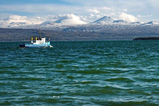 How much is the average water temperature on the coast of Lake Sevan?