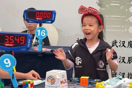 6-year-old Chinese girl becomes Rubik's Cube record holder