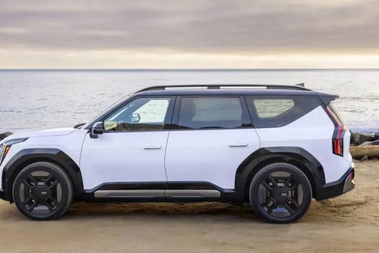 Kia dealers are offering big discounts on the EV9 at the end of the year