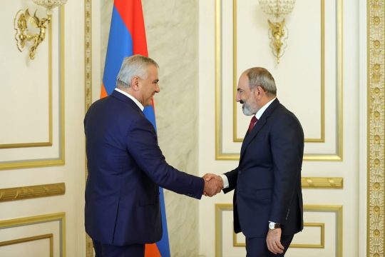 Ամեն ինչ պահանջելու և ոչինչ չստանալու քաղաքականությունը