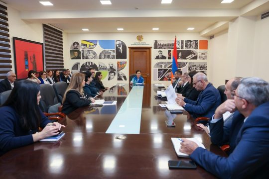 ԿԳՄՍ նախարարի գլխավորությամբ քննարկվել են ուսումնական հաստատությունների ջեռուցման ապահովման հարցերը