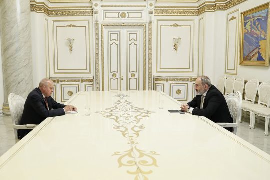 Նոր հավասարակշռություն՝ հին կախվածության փլատակների վրա