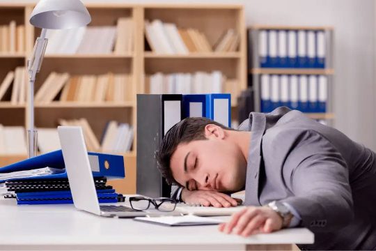 Why we get tired faster in the fall: a scientist explained