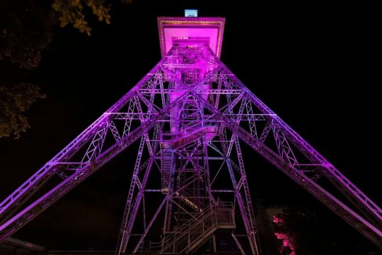 An elevator failure in Berlin has trapped about 20 people 126 meters up the TV tower.