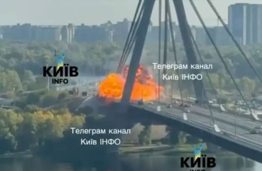 Russian drone hits Kiev's North Bridge