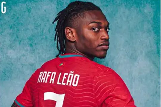 After Ronaldo, Leau became the new "7" number of the soccer team