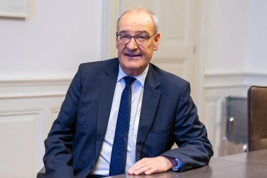 Swiss President announces resignation