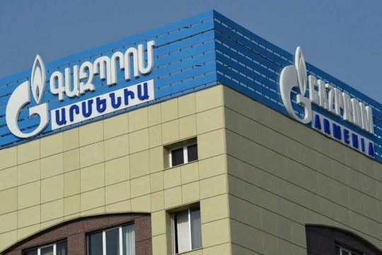 Ավտոմեքենայի հարվածից վնասվել է գազատար. Եղվարդում գազանջատում է