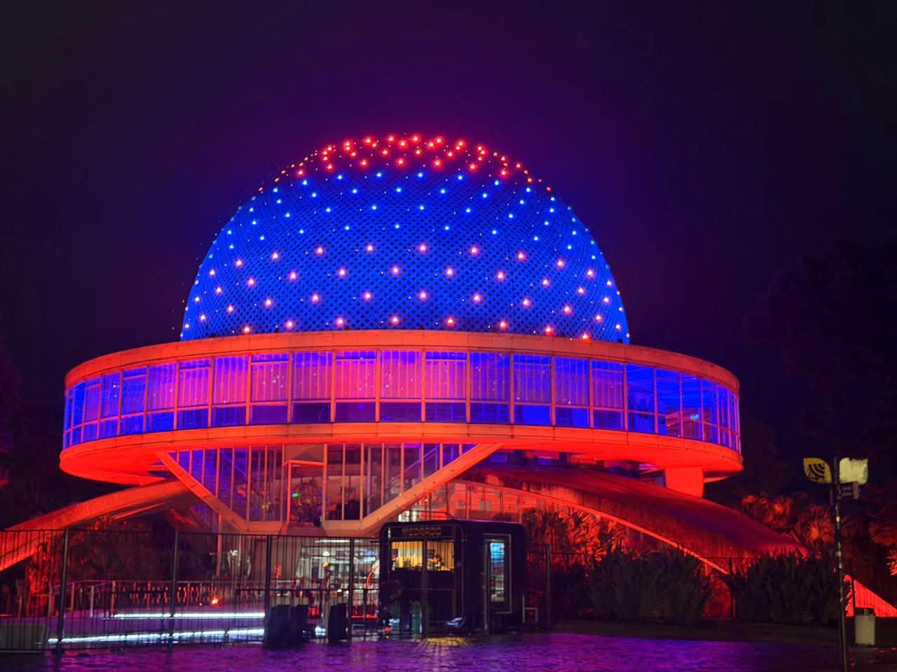A number of sites in Buenos Aires were illuminated in the colors of the Yerakuña