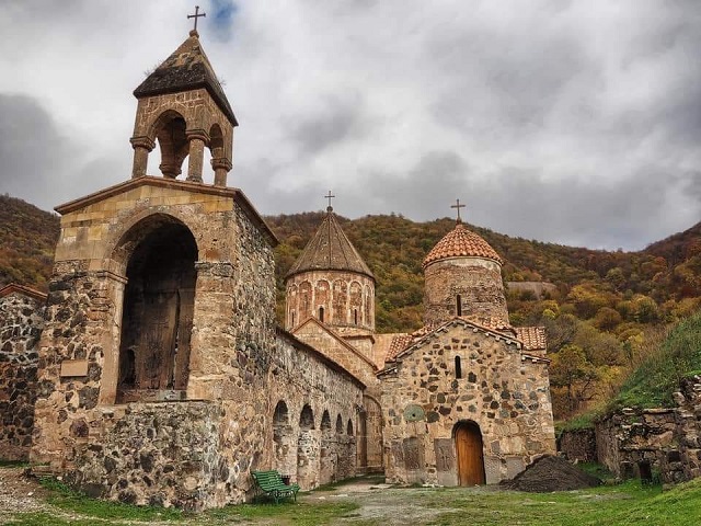 «Գրոհ» մի քանի կողմից. Ինչու է Բաքուն ժխտում ու ջնջում Արցախի հայկական հոգևոր ու մշակութային ժառանգությունը