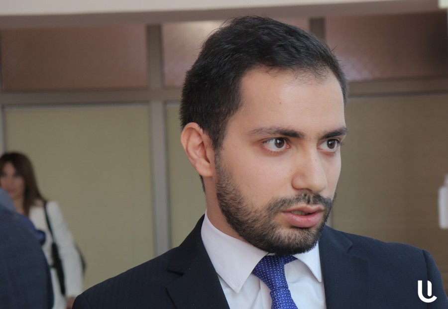 ՔՊ-ական Արմեն Գալջյանը քաղաքապետարանի կենտրոնական ապարատի վճարման նոր գործակիցների հաստատումը համարում է ոչ թե աշխատավարձի բարձրացում, այլ աշխատավարձի վերանայում