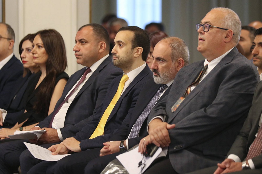 «Մարզերում անպակաս տասովշիկների համար պետական-հակապետական չկա. ՀՀԿ-ից ելել, տեղավորվել են ՔՊ-ում ու անում են նույնը», «Ովքեր ասում են, որ ենթարկվել են ապօրինի ճնշումների, կոչ եմ անում դիմել ուղիղ ինձ». Իոաննիսյանի ու Փաշինյանի գրառումները