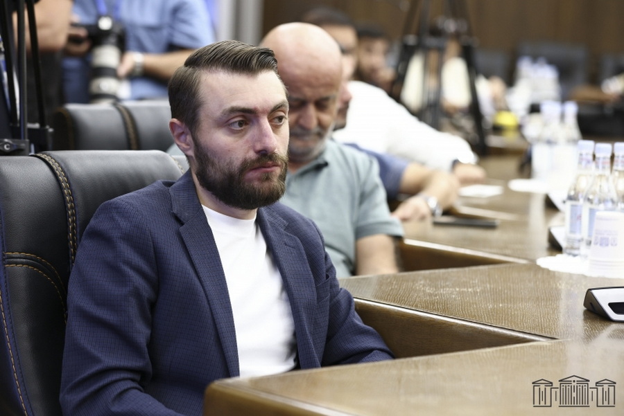 «ՔՊ կուսակցության շտաբում էլ կարծում են, որ «Ուժեղ Հայաստանը» փող բաժանողների կուսակցություն է, եւ դա պետք է իրավական հետեւանքներ ունենա»․ Արեն Մկրտչյան
