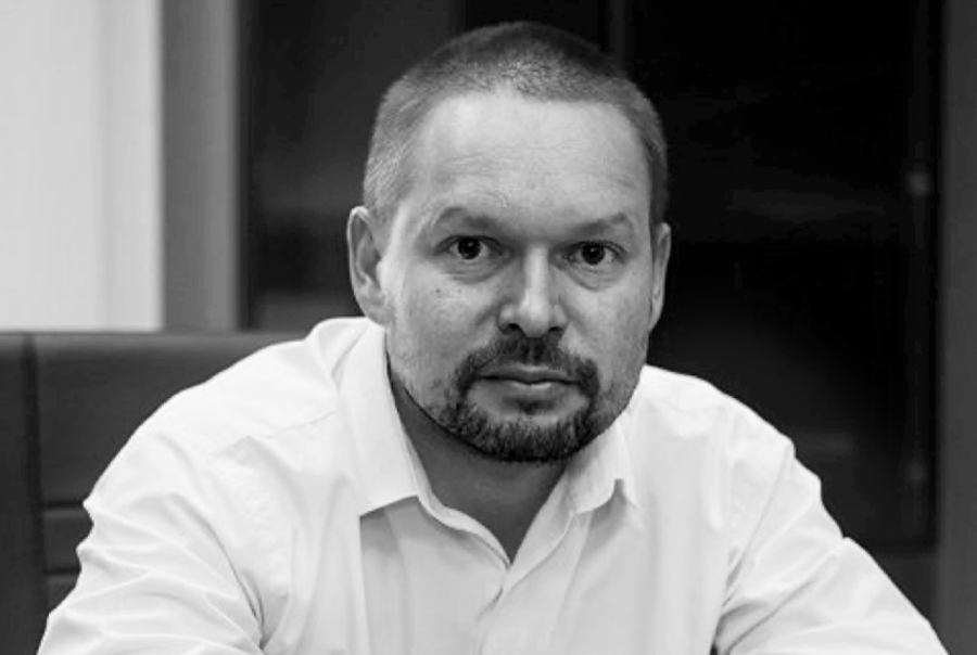 It is possible that in a month or a year, I don't know, the US will give Armenia the same guarantees that Russia gives Armenia, but that has not happened yet. Nikolay Silaev. "Hraparak"