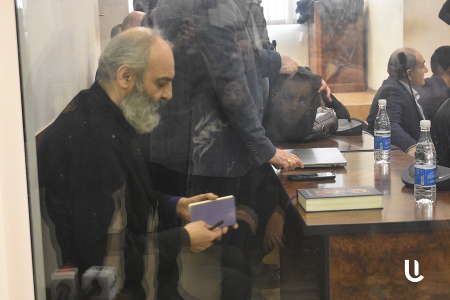 Ոնց որ Սովետաշենի աղբանոցում լինեին, քուջուջ էին անում, որ մի բան գտնեին․ Բագրատ Սրբազանի պաշտպանը՝ ապացույցների մասին