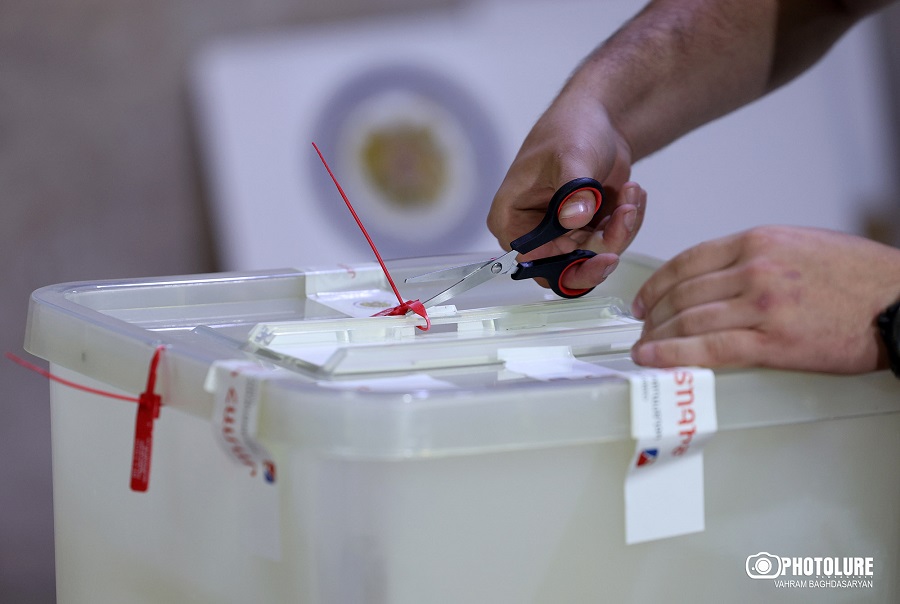 In other words, the voter does not have the opportunity to choose between political forces. The Communist Party is going to the elections alone. "People"