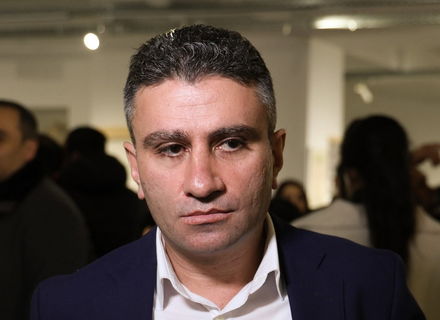«Երբ մտնեք տուն եւ ձեր երեխաների ներկայությամբ զինված ադրբեջանցի տեսնեք, սուրճ, թեյ հյուրասիրեք, զանգեք 1-02 կամ ԱԱԾ ու սպասեք, որ գան». Դերենիկ Մալխասյանի խորհուրդը Նիկոլ Փաշինյանին ընտրողներին