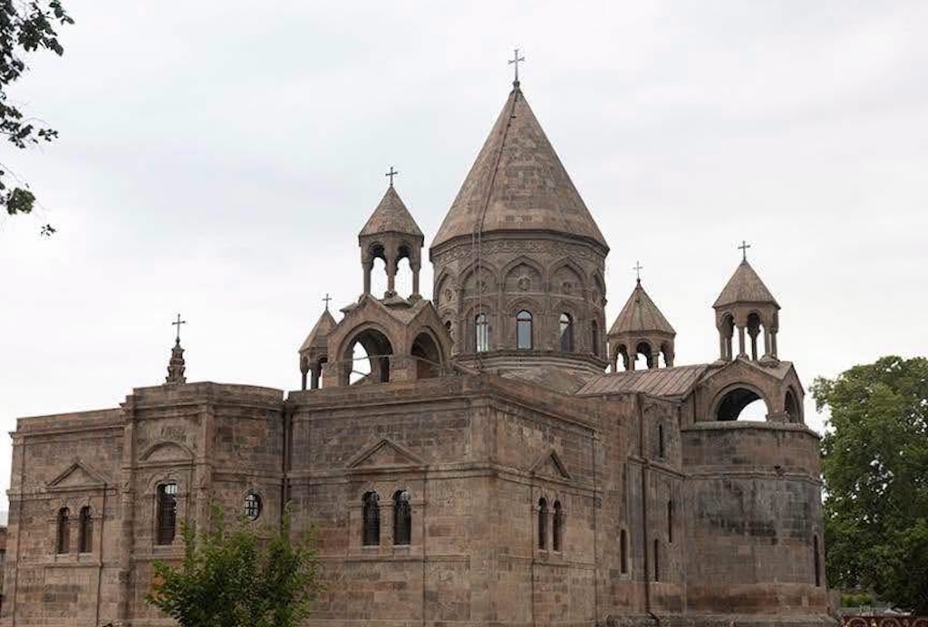 Մայր Աթոռը կոչ է անում իշխանությանը՝ դադարեցնել Եկեղեցու հանդեպ հալածանքները և հարգել Եկեղեցու դարերով ամրագրված ինքնիշխանությունն ու ինքնավարությունը