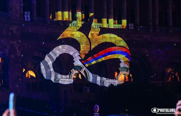 A festive event dedicated to the 35th anniversary of Independence is taking place in Republic Square (Photo series)