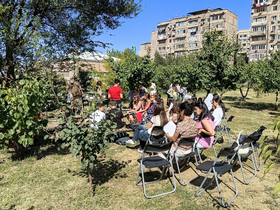 Բլեյանը պահանջում էր հեռացնել երկաթյա ցանկապատերը