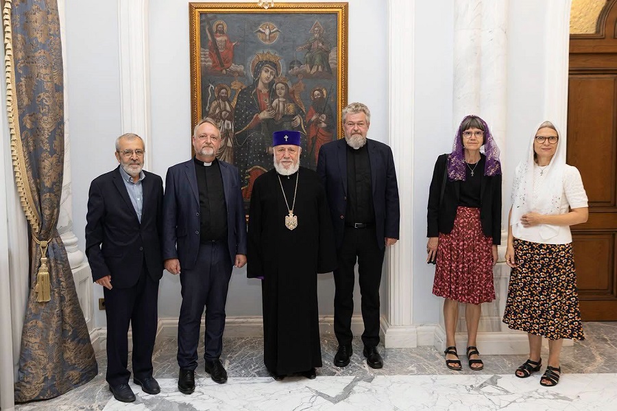 Ամենայն Հայոց Կաթողիկոսն ընդունեց «Դանիական-հայկական բարեգործական առաքելություն» հասարակական կազմակերպության ատենապետ Հայր Մայքլ Թոմսենին