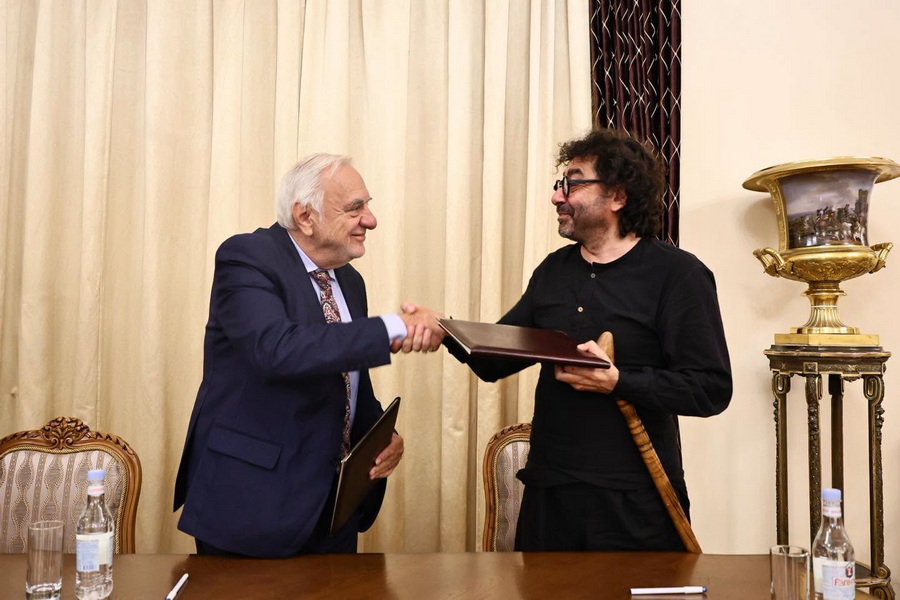 Երևանի 93-ամյա և Սոֆիայի 118-ամյա թատրոններն առաջին անգամ հուշագիր վավերացրին