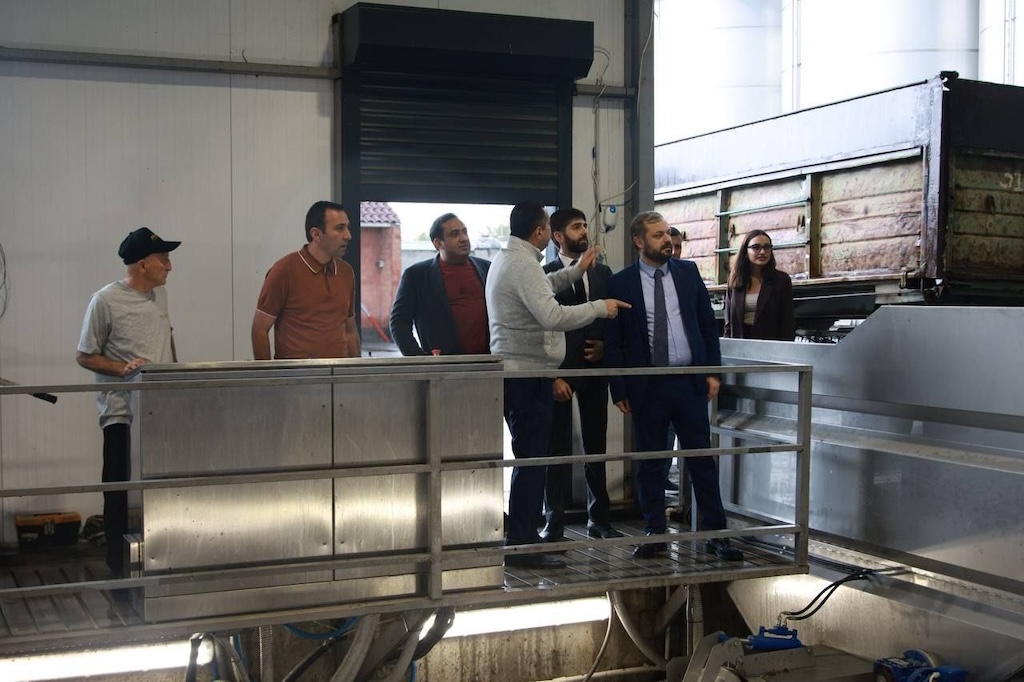 Gevorg Papoyan monitored the grape procurement process at the Artashat procurement point of the Proshyan Brandy Factory