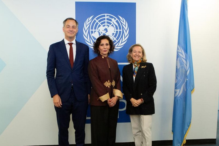 The European Commission, the European Investment Bank and the UNDP join forces to boost investments in communities affected by humanitarian crises.