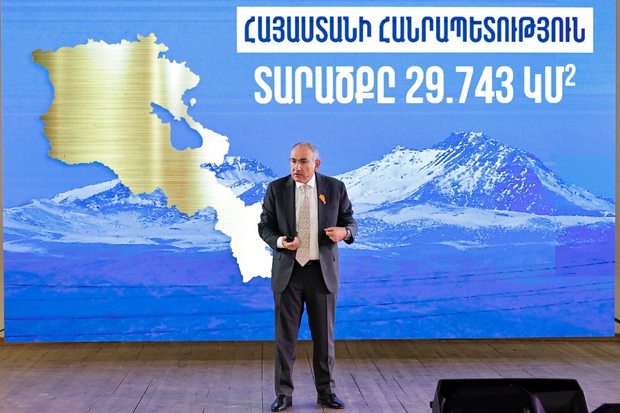 Փաշինյանն ուսանողներին և աշակերտներին ներկայացրել է Իրական Հայաստանի գաղափարախոսությունը