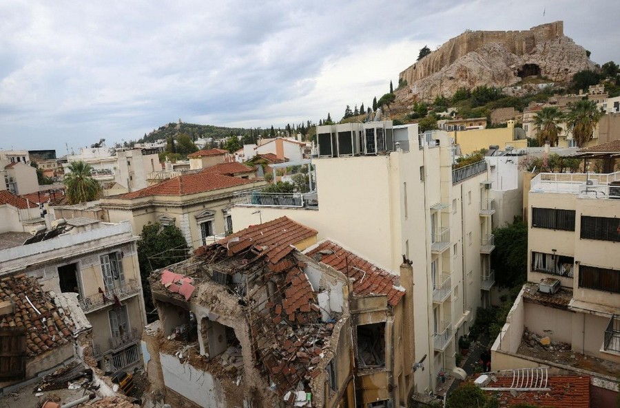 Explosion in Athens tourist center: two people killed