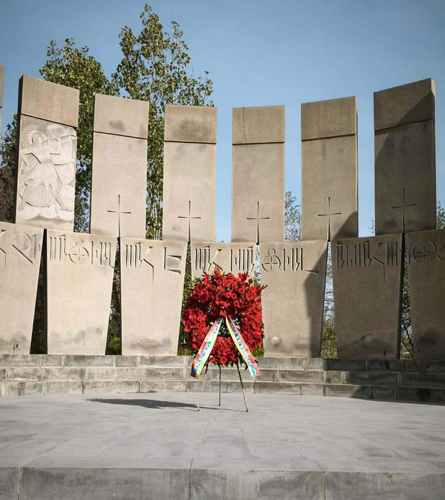 A wreath was laid on behalf of Serzh Sargsyan at the Yerablur Military Pantheon