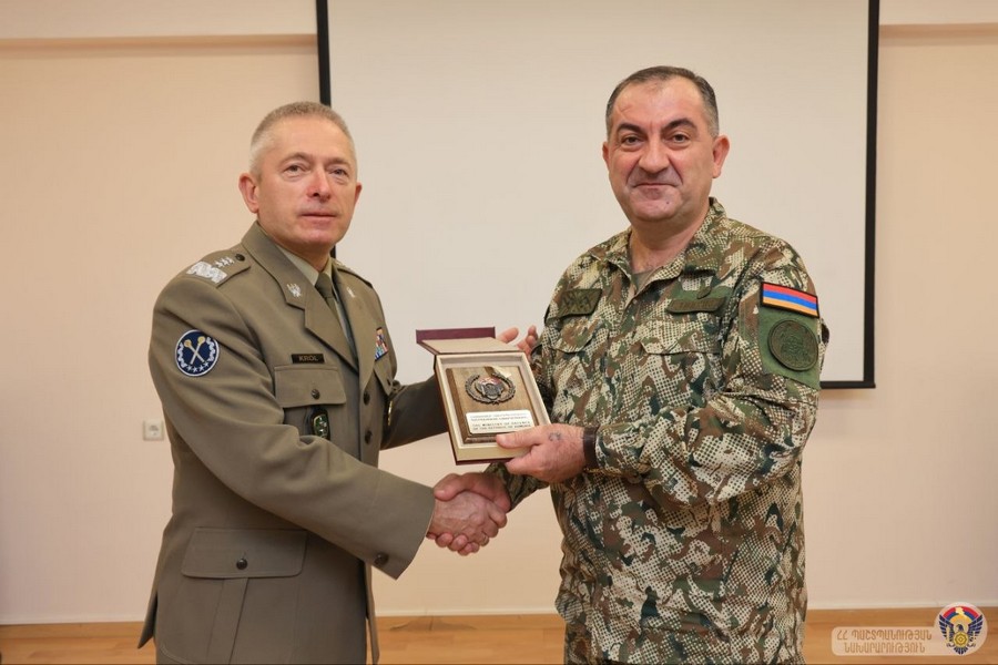 Էդվարդ Ասրյանը և Քշիշտոֆ Կրուլը Հայաստանի և Լեհաստանի զինված ուժերի միջև համագործակցության զարգացմանն առնչվող հարցեր են քննարկել
