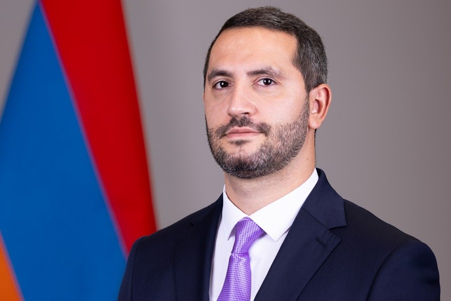 Փորձ է արվել մեզ համոզել, որ կա «ազգային շահ» որն ավելի կարևոր է, քան պետական անկախությունը, և որ գուցե ապահով կախվածությունն ավելի լավ է, քան անկախության համար արվող զոհողությունները. Ռուբեն Ռուբինյան
