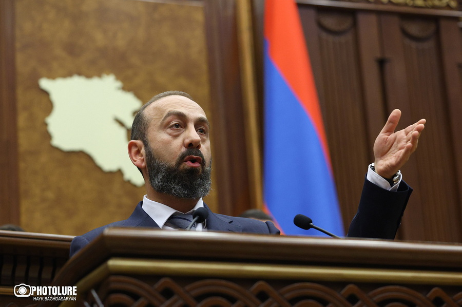 «Ինձ համար ընդունելի չէ «մեր անընդհատ փոքրացող հայրենիք», ես չգիտեմ՝ ձեր մտքում ձեր հայրենիքը որն է»․ Արարատ Միրզոյան