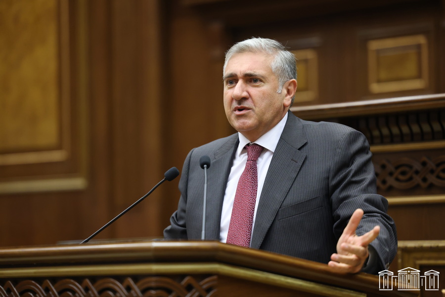 «Արցախահայերի բնակապահովման ծրագրից օգտվում է 6-ից 1-ը, վերանայե՞լ եք ծրագիրը, հիմա նոր վարկային միջոցներ եք վերցնում»․ Արթուր Խաչատրյանը՝ ևս 250 միլիոն դոլարի վարկ վերցնելու առիթով